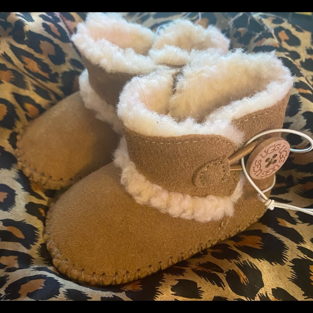 New Infant UGGs.  Size 0/1.  Chestnut in color